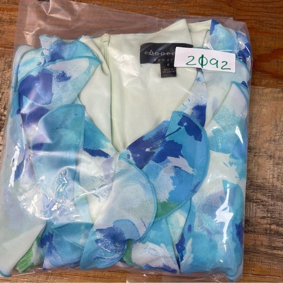 Connected chiffon dress size 6 ruffle V neck
Macy's Flowy Lightweight wedding - Picture 8 of 8